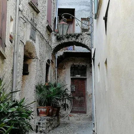 L'antico Borgo, Un Mix Di Storia E Romanticismo 리에르나